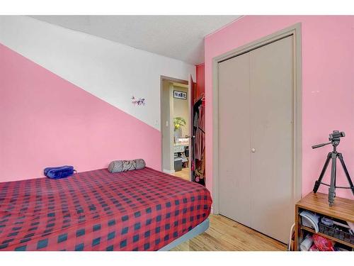 8612-100 Street, Grande Prairie, AB - Indoor Photo Showing Bedroom