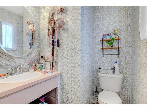 8612-100 Street, Grande Prairie, AB - Indoor Photo Showing Bathroom