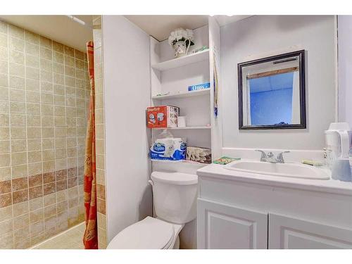 8612-100 Street, Grande Prairie, AB - Indoor Photo Showing Bathroom