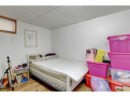 8612-100 Street, Grande Prairie, AB - Indoor Photo Showing Bedroom