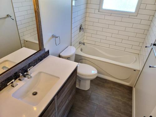 8114 96 Street, Peace River, AB - Indoor Photo Showing Bathroom