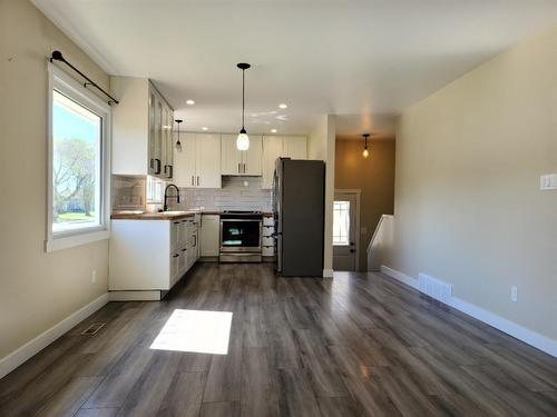 8114 96 Street, Peace River, AB - Indoor Photo Showing Kitchen With Upgraded Kitchen