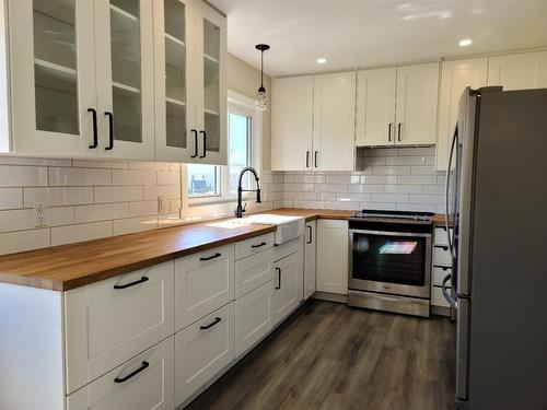 8114 96 Street, Peace River, AB - Indoor Photo Showing Kitchen With Stainless Steel Kitchen With Upgraded Kitchen