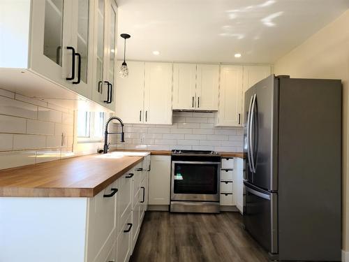 8114 96 Street, Peace River, AB - Indoor Photo Showing Kitchen With Stainless Steel Kitchen With Upgraded Kitchen