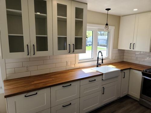 8114 96 Street, Peace River, AB - Indoor Photo Showing Kitchen