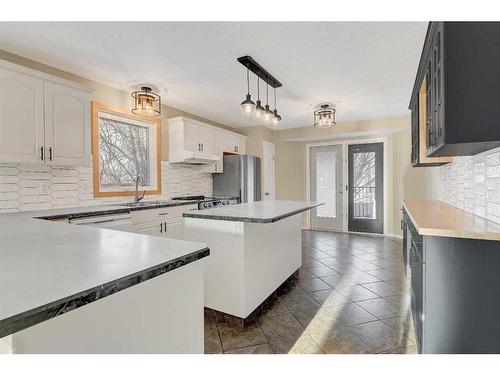 739 Oak Drive, Beaverlodge, AB - Indoor Photo Showing Kitchen With Upgraded Kitchen