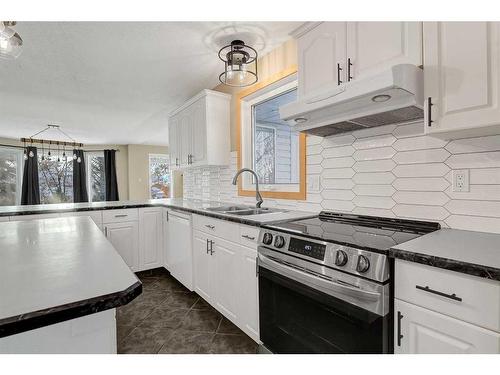 739 Oak Drive, Beaverlodge, AB - Indoor Photo Showing Kitchen With Double Sink With Upgraded Kitchen