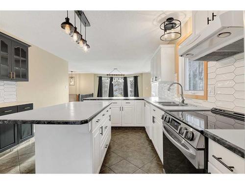 739 Oak Drive, Beaverlodge, AB - Indoor Photo Showing Kitchen With Double Sink With Upgraded Kitchen