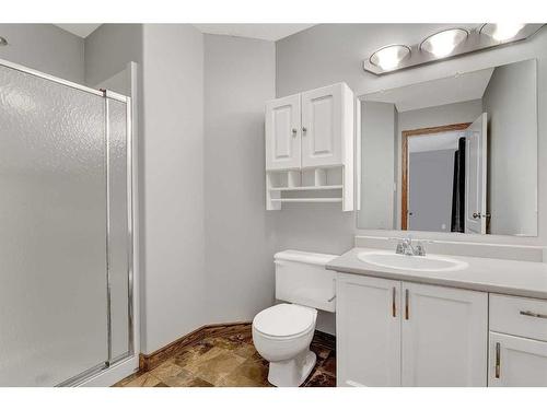 739 Oak Drive, Beaverlodge, AB - Indoor Photo Showing Bathroom