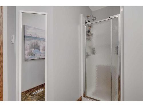 739 Oak Drive, Beaverlodge, AB - Indoor Photo Showing Bathroom