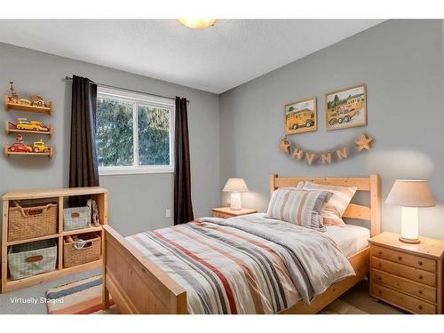 739 Oak Drive, Beaverlodge, AB - Indoor Photo Showing Bedroom