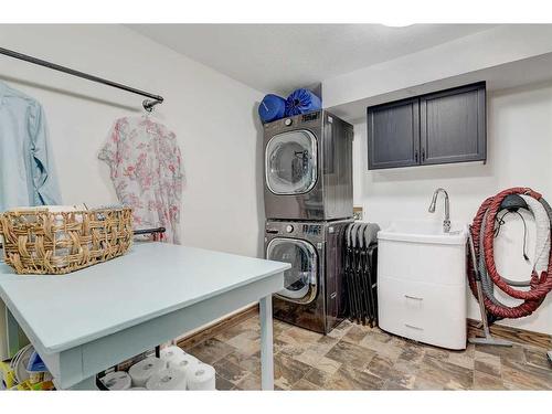 739 Oak Drive, Beaverlodge, AB - Indoor Photo Showing Laundry Room