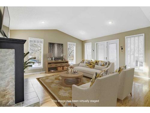 739 Oak Drive, Beaverlodge, AB - Indoor Photo Showing Living Room