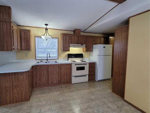 7817 97 Avenue, Peace River, AB 