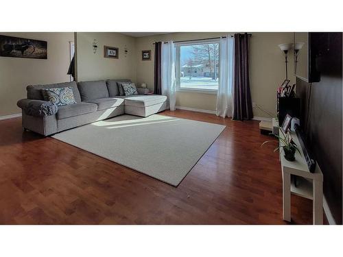 10834 99Th Avenue, Grande Cache, AB - Indoor Photo Showing Living Room