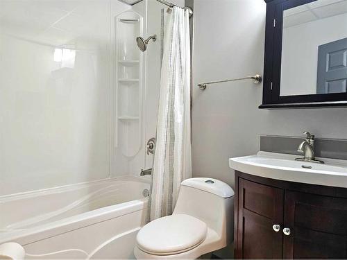 11317 71 Avenue, Grande Prairie, AB - Indoor Photo Showing Bathroom