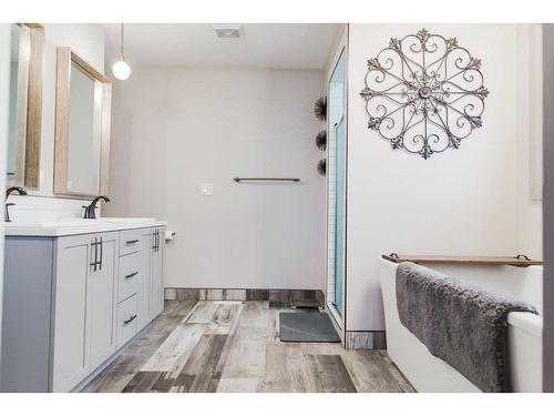 8685 122 Avenue, Grande Prairie, AB - Indoor Photo Showing Bathroom