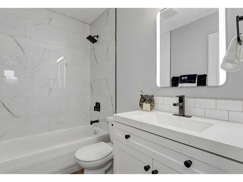 9528 98 Street, Wembley, AB - Indoor Photo Showing Bathroom