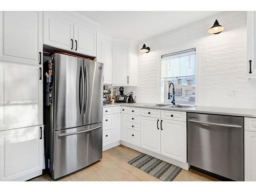 9301 105 Avenue, Grande Prairie, AB - Indoor Photo Showing Kitchen With Double Sink With Upgraded Kitchen