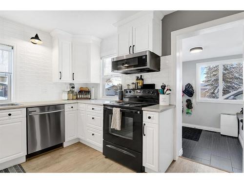 9301 105 Avenue, Grande Prairie, AB - Indoor Photo Showing Kitchen