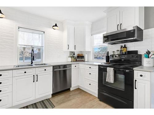 9301 105 Avenue, Grande Prairie, AB - Indoor Photo Showing Kitchen With Double Sink