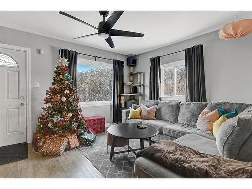 9301 105 Avenue, Grande Prairie, AB - Indoor Photo Showing Living Room