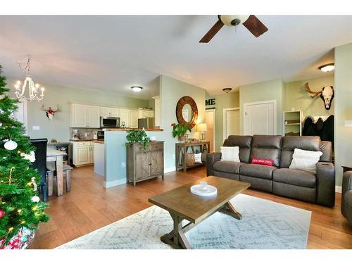 9122 133 Avenue, Peace River, AB - Indoor Photo Showing Living Room