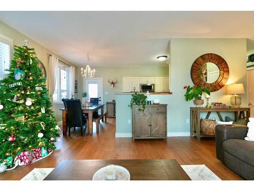 9122 133 Avenue, Peace River, AB - Indoor Photo Showing Living Room