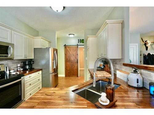 9122 133 Avenue, Peace River, AB - Indoor Photo Showing Kitchen With Double Sink