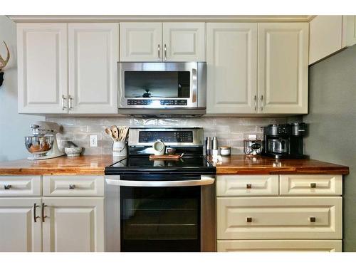 9122 133 Avenue, Peace River, AB - Indoor Photo Showing Kitchen