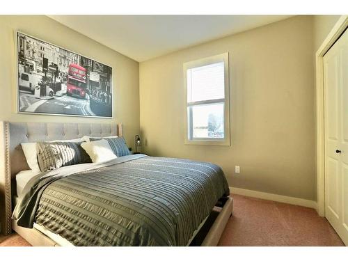 9122 133 Avenue, Peace River, AB - Indoor Photo Showing Bedroom