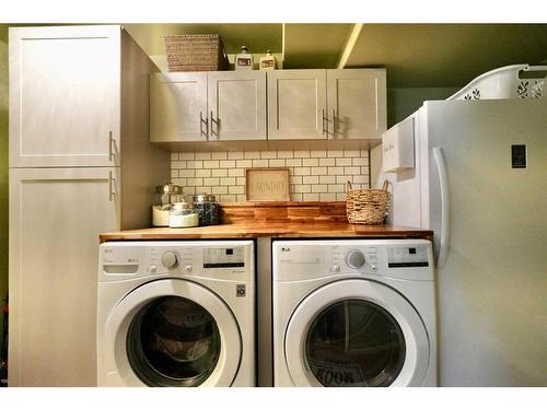 9122 133 Avenue, Peace River, AB - Indoor Photo Showing Laundry Room