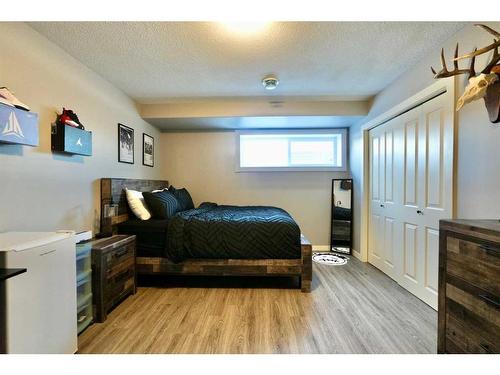 9122 133 Avenue, Peace River, AB - Indoor Photo Showing Bedroom