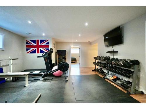 9122 133 Avenue, Peace River, AB - Indoor Photo Showing Gym Room