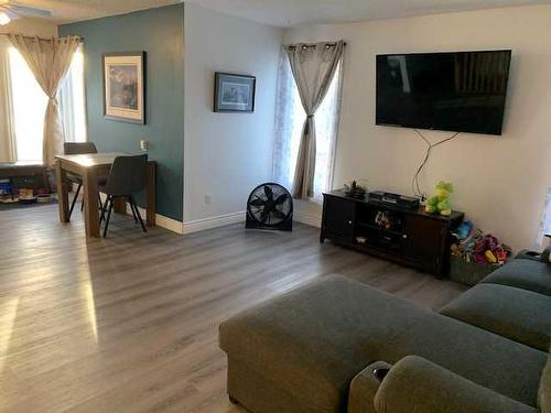 4314 54 Street, Grimshaw, AB - Indoor Photo Showing Living Room