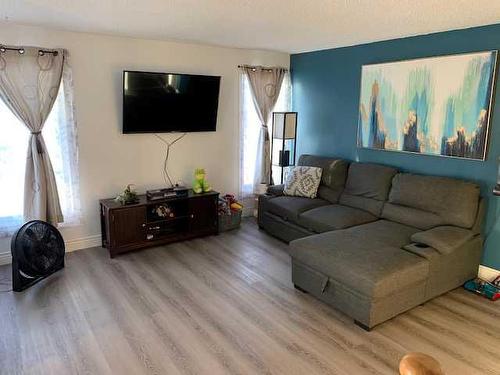 4314 54 Street, Grimshaw, AB - Indoor Photo Showing Living Room