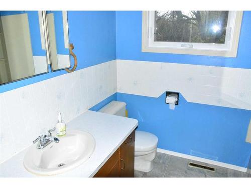 5018 49 Avenue, Berwyn, AB - Indoor Photo Showing Bathroom