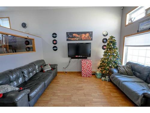 12509 98 Street, Grande Prairie, AB - Indoor Photo Showing Living Room