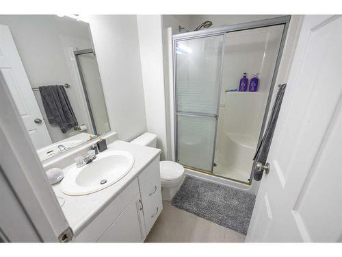 12509 98 Street, Grande Prairie, AB - Indoor Photo Showing Bathroom