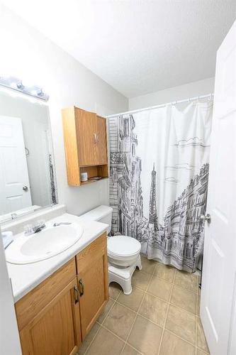 12509 98 Street, Grande Prairie, AB - Indoor Photo Showing Bathroom