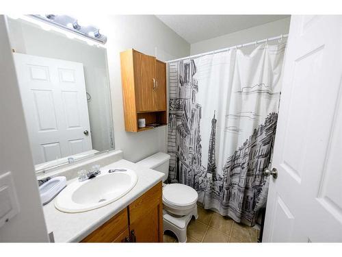 12509 98 Street, Grande Prairie, AB - Indoor Photo Showing Bathroom