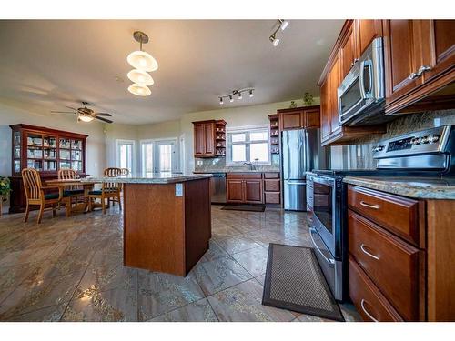 730073A 55 Range Road, Rural Grande Prairie No. 1, County Of, AB - Indoor Photo Showing Kitchen