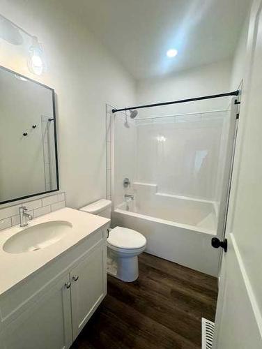 159-11850 84 Avenue, Grande Prairie, AB - Indoor Photo Showing Bathroom