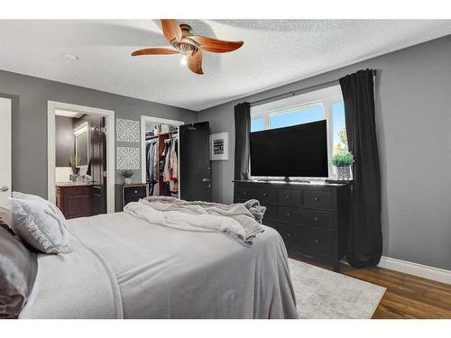 713054 Range Road 80, Rural Grande Prairie No. 1, County Of, AB - Indoor Photo Showing Bedroom