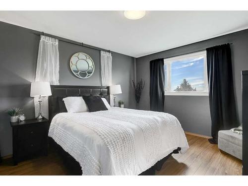 713054 Range Road 80, Rural Grande Prairie No. 1, County Of, AB - Indoor Photo Showing Bedroom