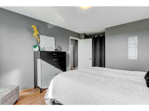 713054 Range Road 80, Rural Grande Prairie No. 1, County Of, AB - Indoor Photo Showing Bedroom