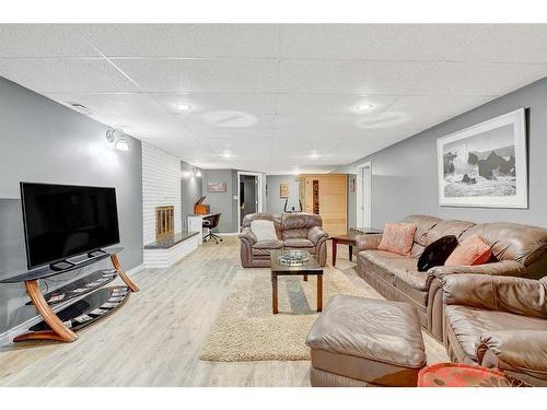 713054 Range Road 80, Rural Grande Prairie No. 1, County Of, AB - Indoor Photo Showing Living Room