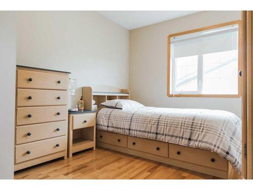 10007 104 Street, Sexsmith, AB - Indoor Photo Showing Bedroom