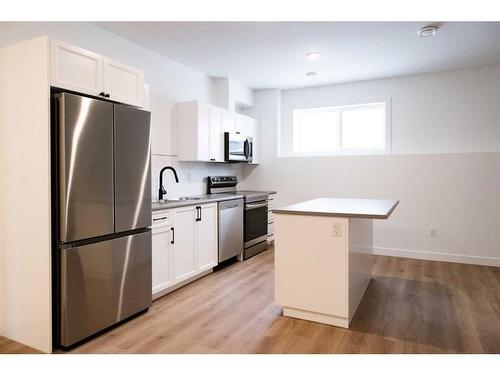 6401 113 Street, Grande Prairie, AB - Indoor Photo Showing Kitchen