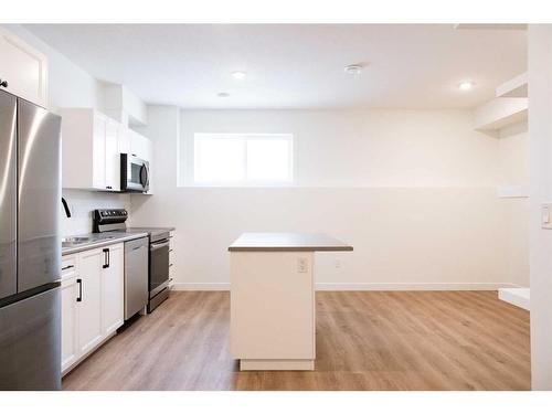 6401 113 Street, Grande Prairie, AB - Indoor Photo Showing Kitchen